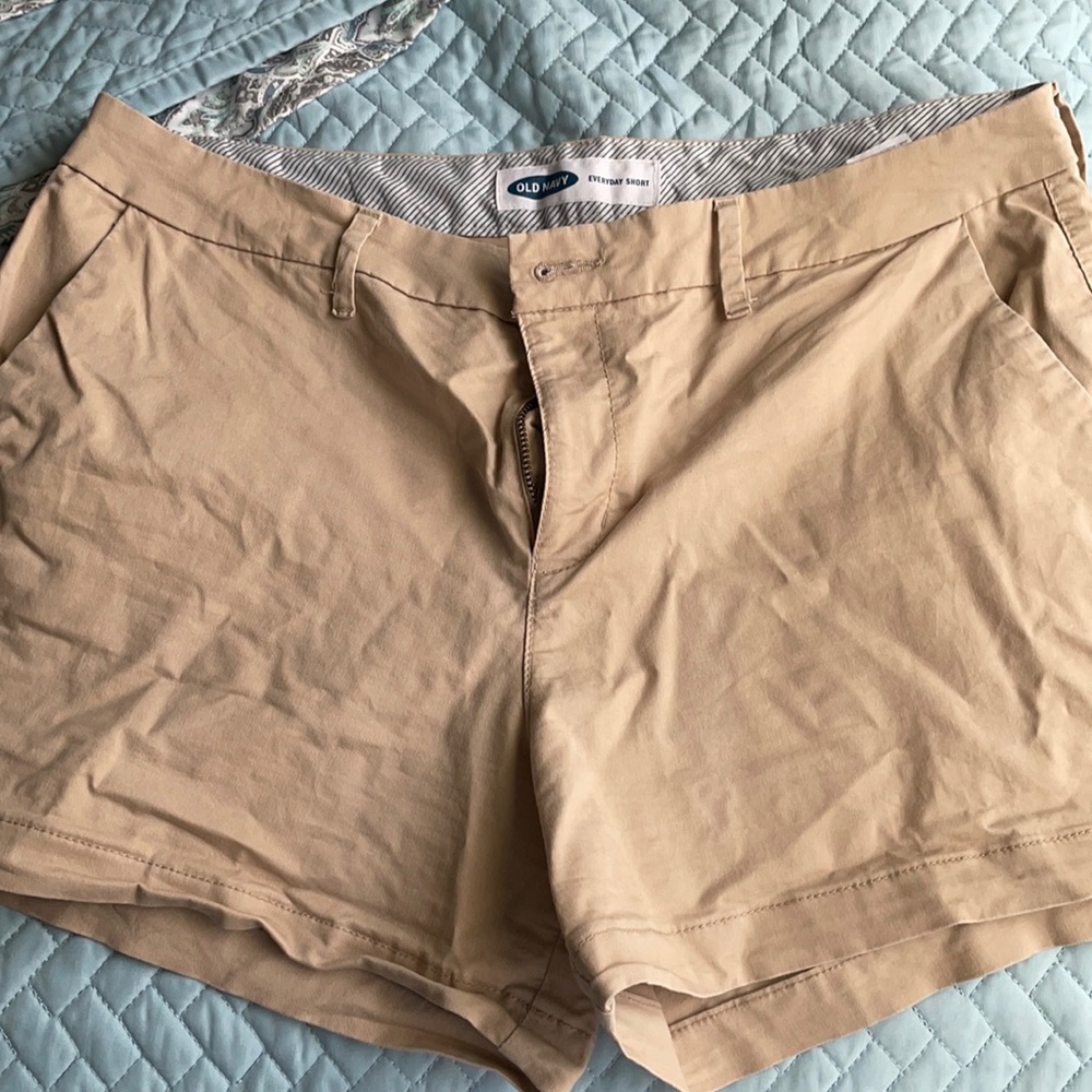 Women’s khaki shorts size 8.